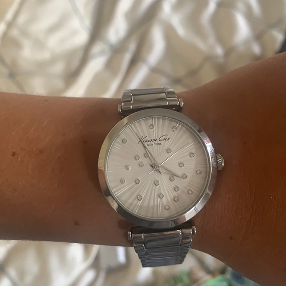 Kenneth Cole watch - Picture 3 of 3